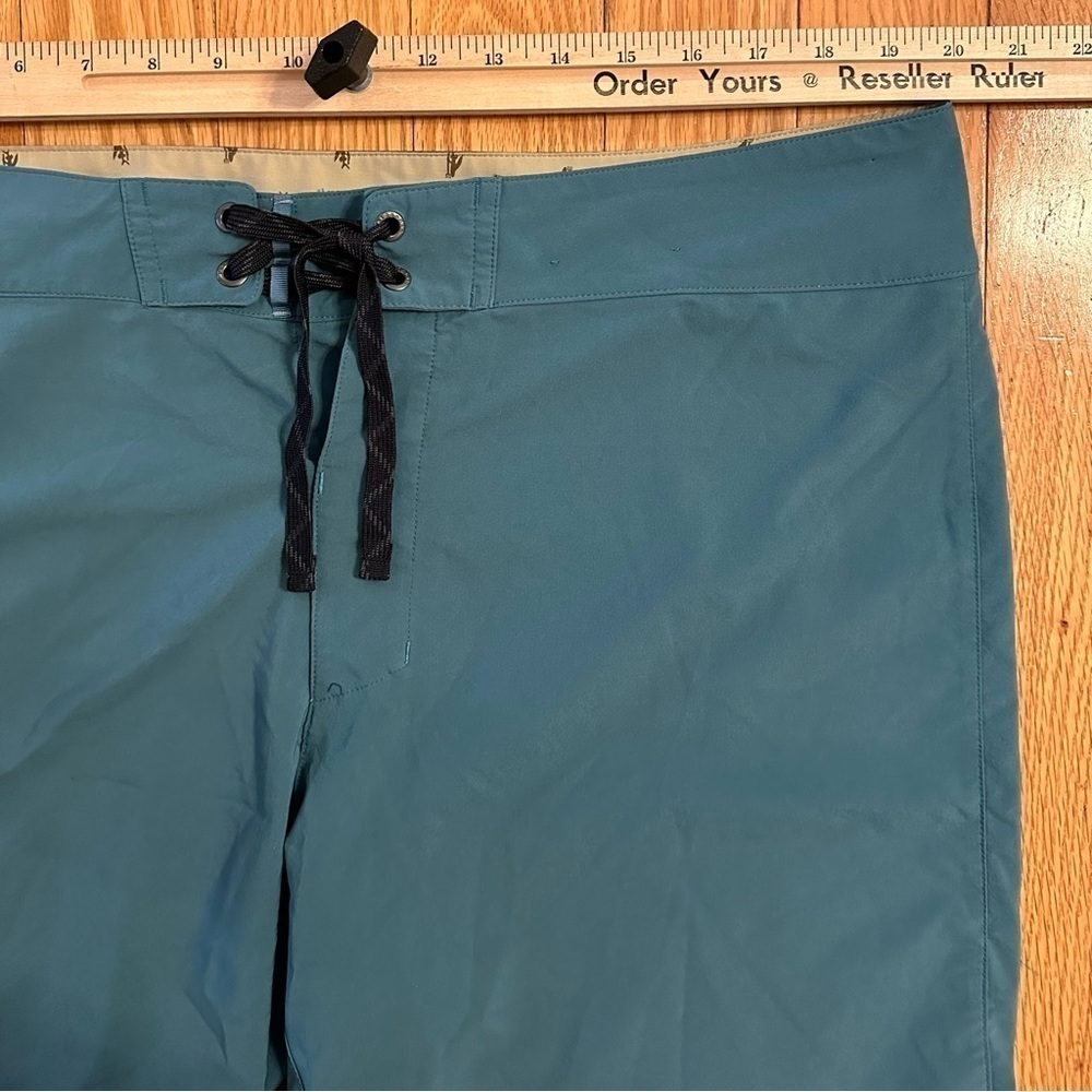 Patagonia Stretch Boardshorts Green Lightweight Unlined 9” inseam Sz 40 - Picture 8 of 8